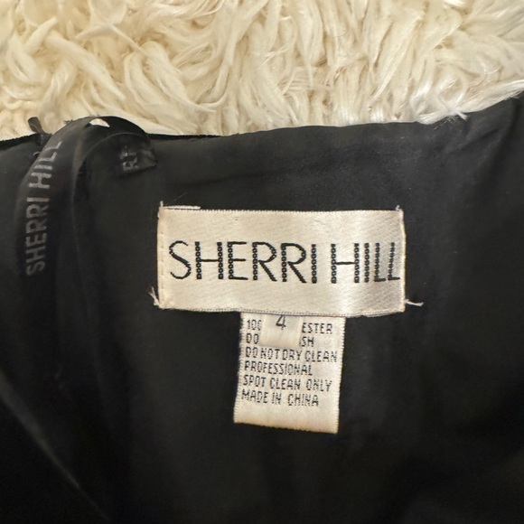 SHERRI HILL 51685 BLACK AND RED FLORAL BALLGOWN SIZE 4 - Picture 5 of 12